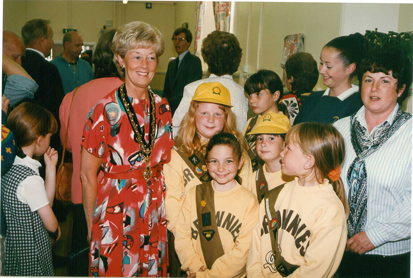 images of the repoening of Walbottle Village Institute in 1997