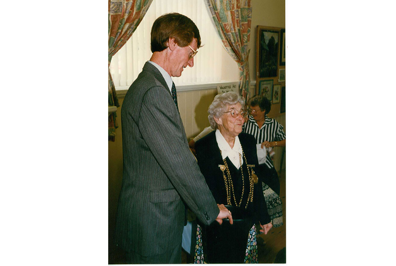 images of the repoening of Walbottle Village Institute in 1997