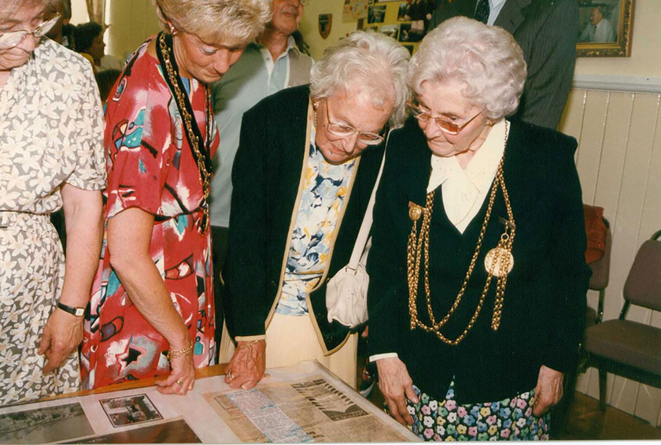 images of the repoening of Walbottle Village Institute in 1997