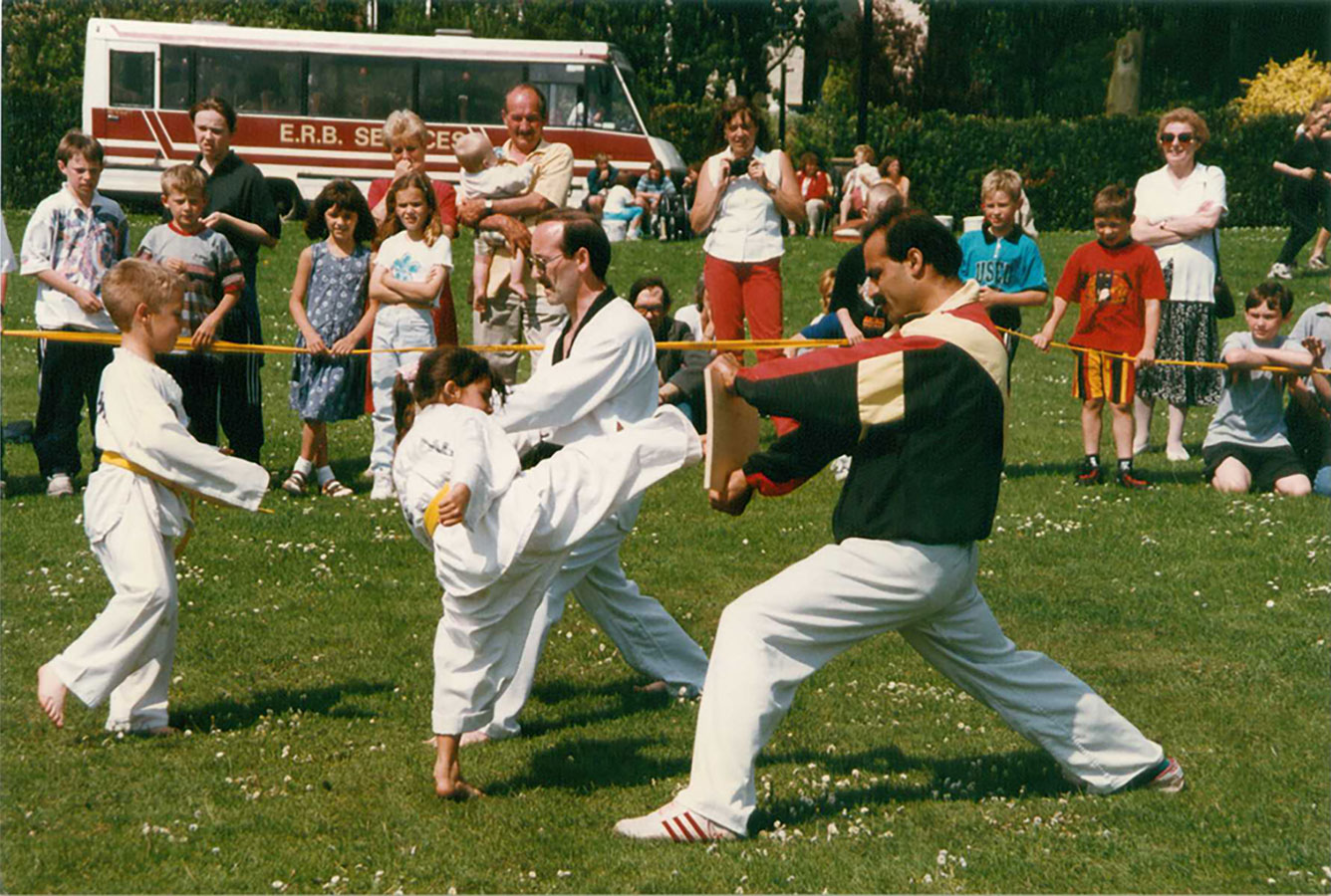 images of the repoening of Walbottle Village Institute in 1997