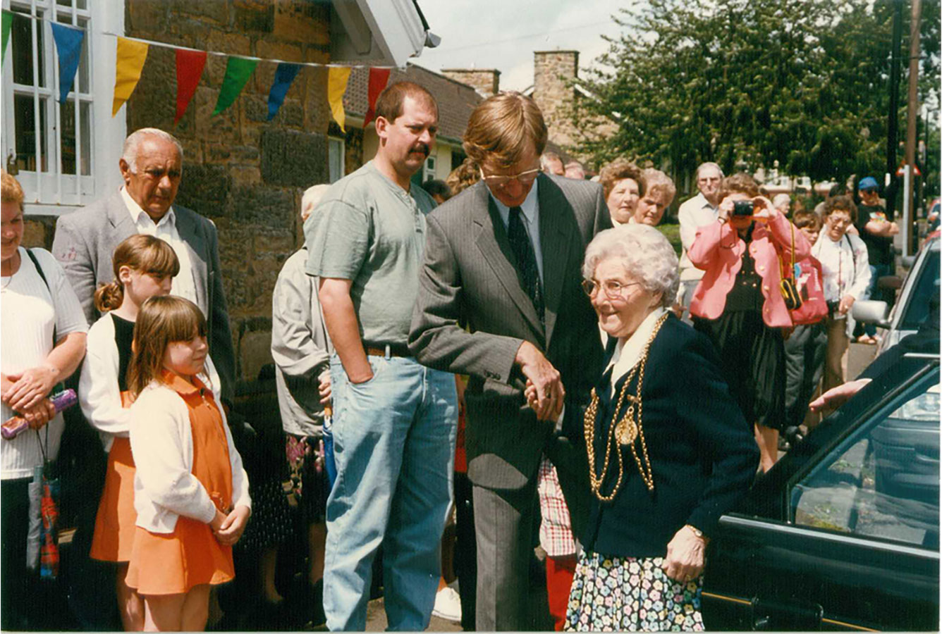 images of the repoening of Walbottle Village Institute in 1997