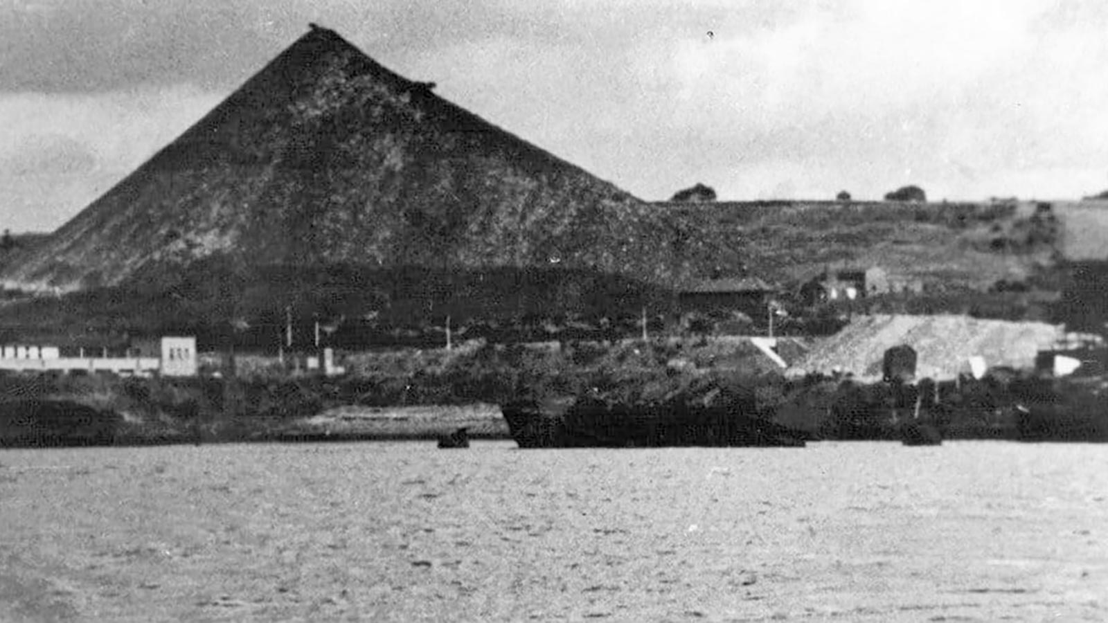 image of the site of Percy Pit, the last pit heap to be removed from Newcastle - 1940