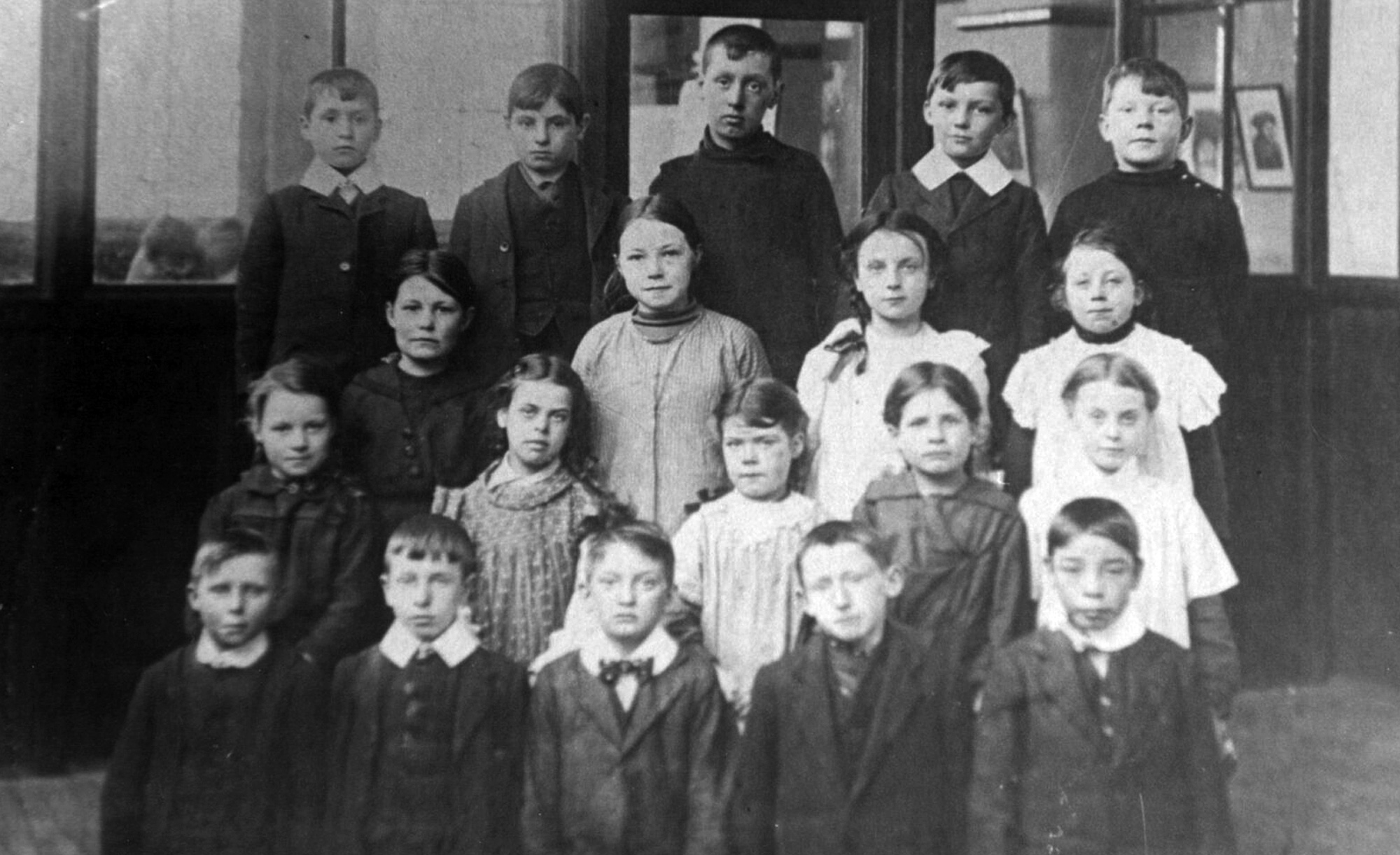 Walbottle Primary class of 1924-25
